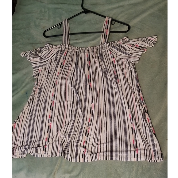 3 Off the shoulder blouses shirt Large - Picture 6 of 7